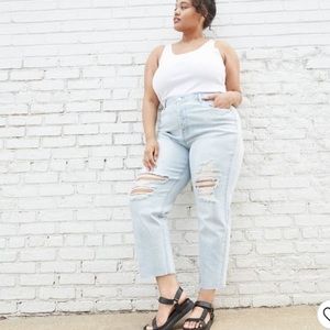 High-Rise Distressed Straight Jeans - Light Wash